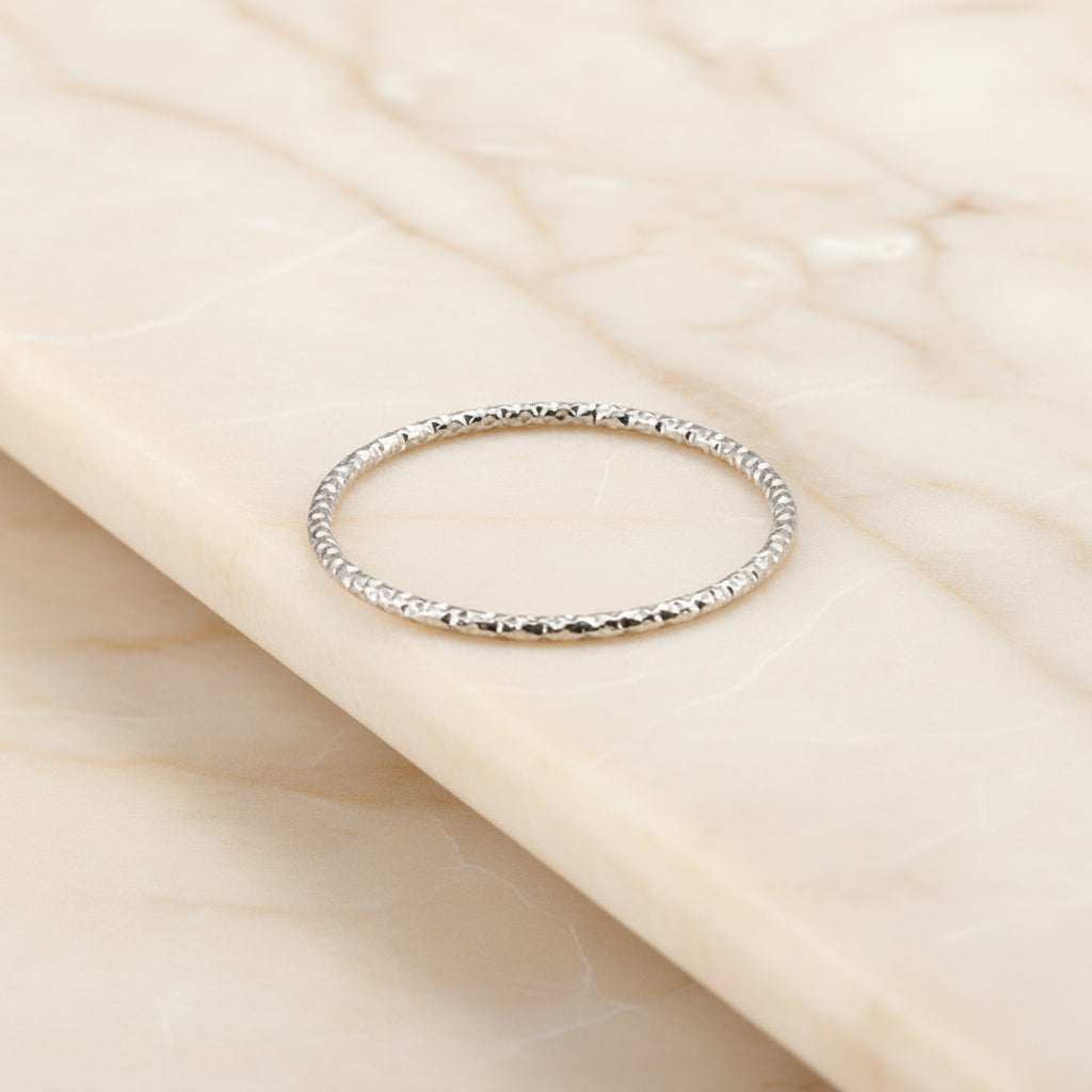 Bague Lumëa Fil d'Or - Anneau Fin Empilable